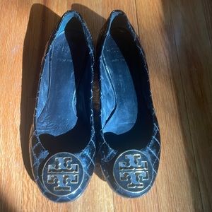 Tory burch Quilted black flat
